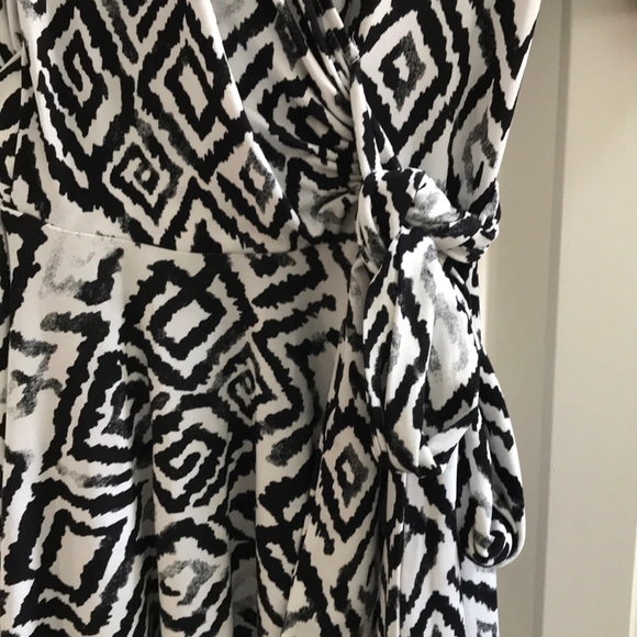 Donna Morgan Maternity Wrap Dress - Picture 2 of 4